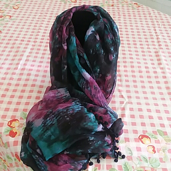 Scarf - Picture 1 of 2